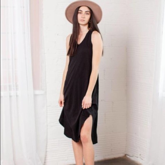 Madewell Dresses & Skirts - Madewell Scoop Neck Black Solid Sleeveless Midi Dress